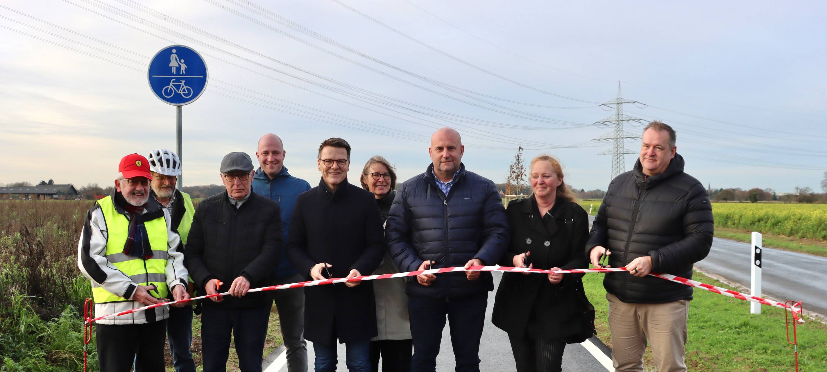 Neuer Radweg an der Mehrstraße in Voerde eröffnet
