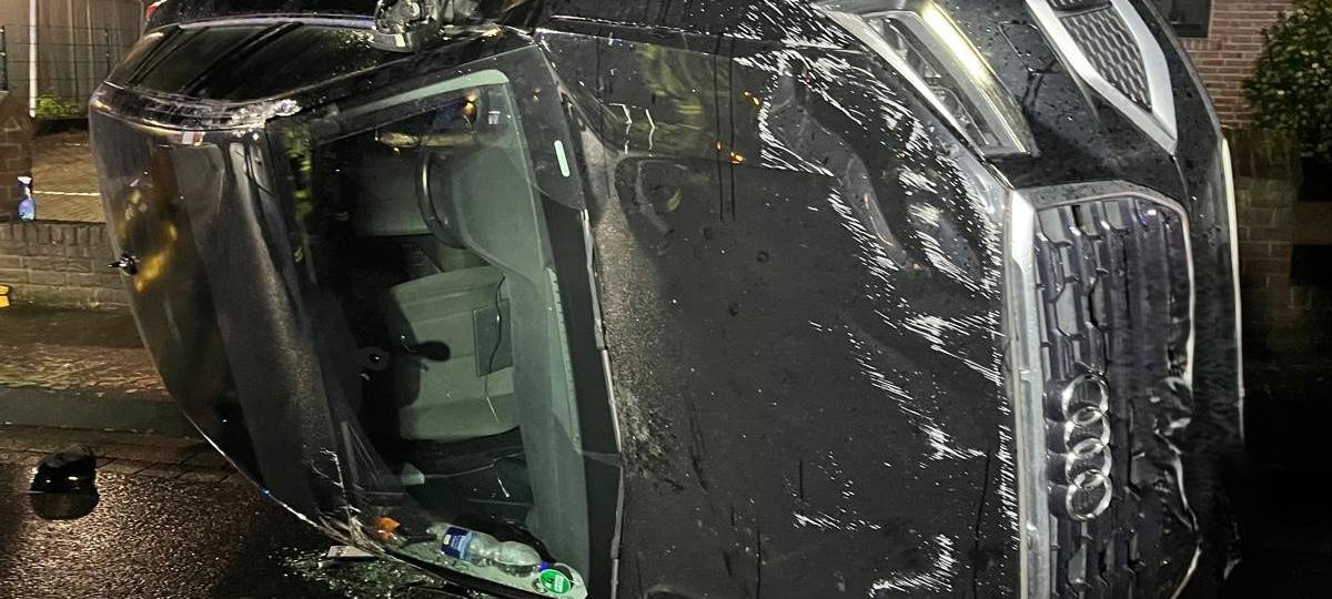 Auto überschlägt sich in Kamp-Lintfort – Fahrer flüchtet