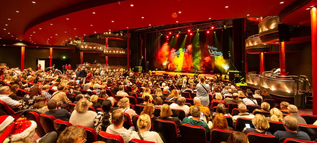 Lichtblicke Weihnachtskonzert: Über 165.000 Euro für den guten Zweck! - Michael Patrick Kelly hautnah