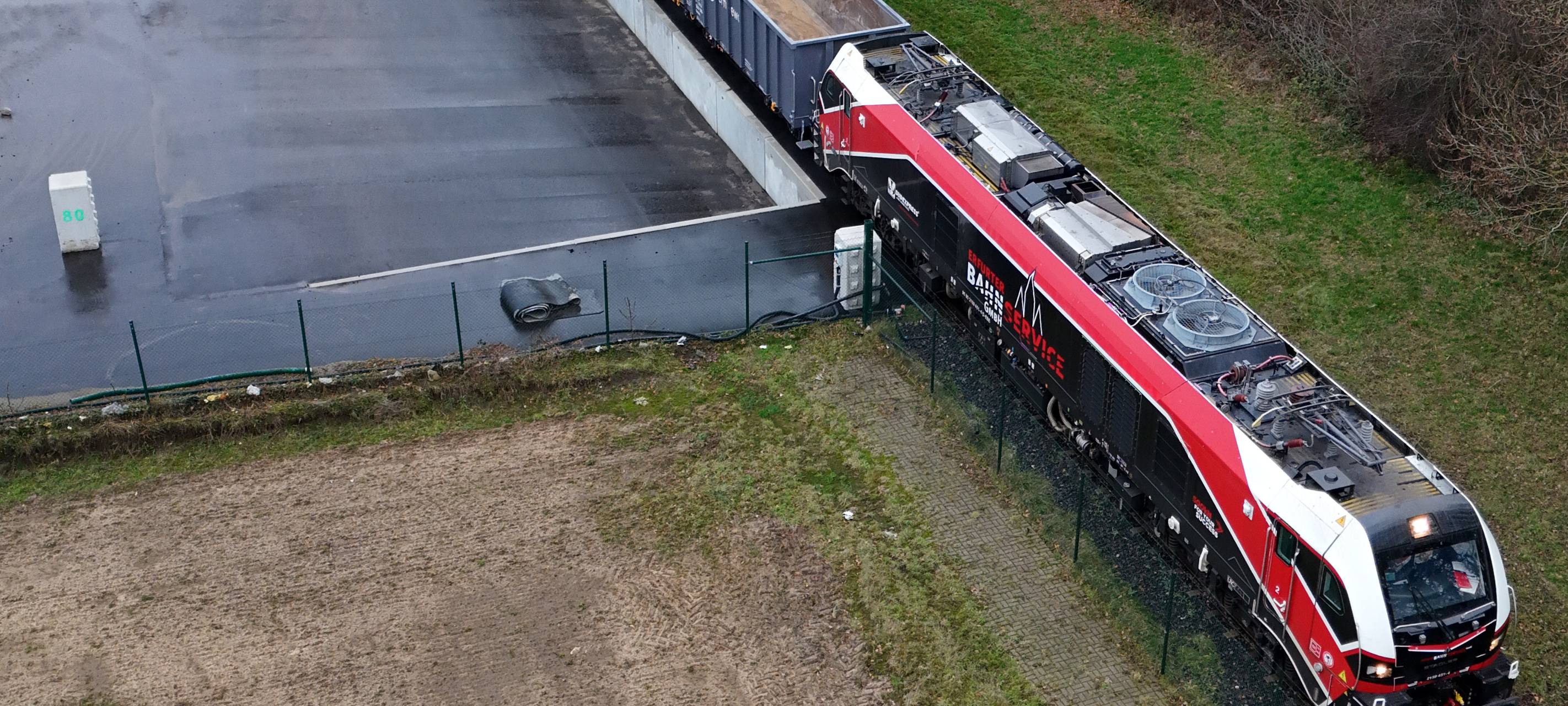 Erste Züge rollen wieder ins Gewerbegebiet in Bucholtwelmen