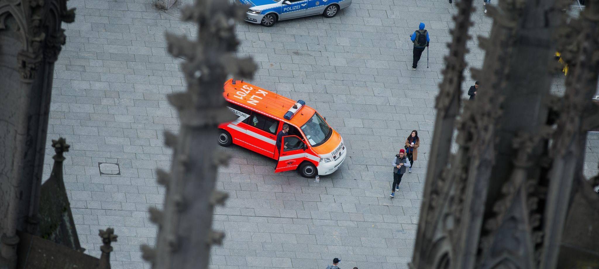 Blick vom Kölner Dom auf den Bahnhofsvorplatz