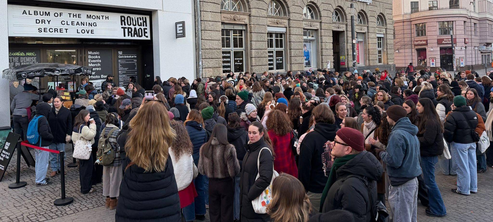 Fans hören neue Single von Harry Styles