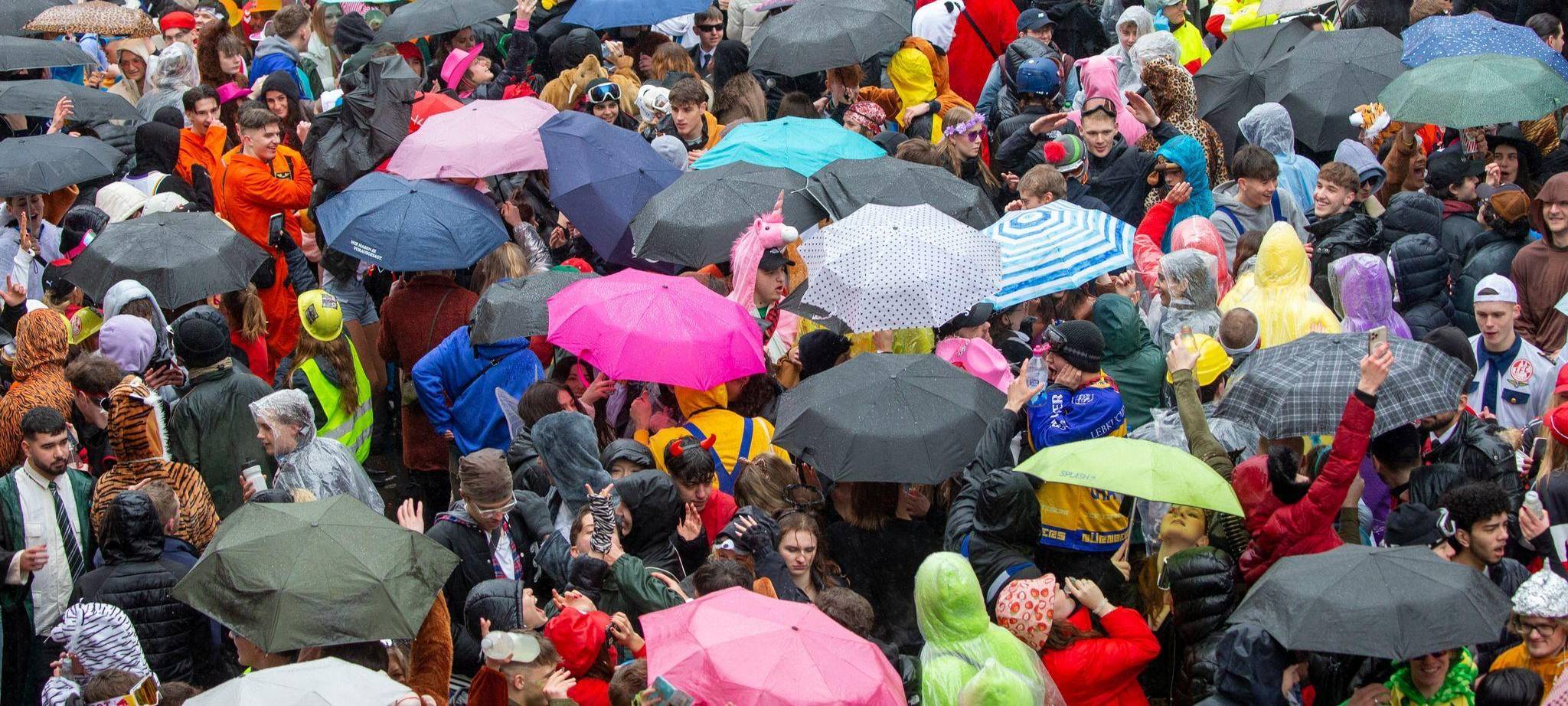 Vereinzelt Regen und milde Temperaturen bis Rosenmontag erwartet.