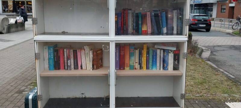 Gesprengter Bücherschrank in Moers-Repelen gerettet