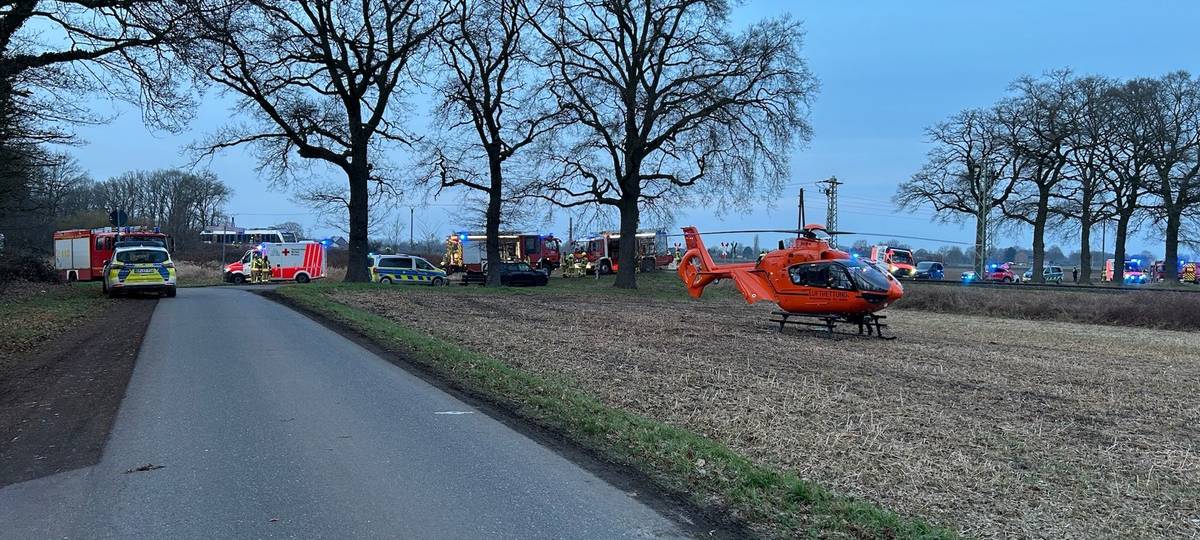 Zug erfasst Auto in Alpen - 46-Jähriger in Lebensgefahr