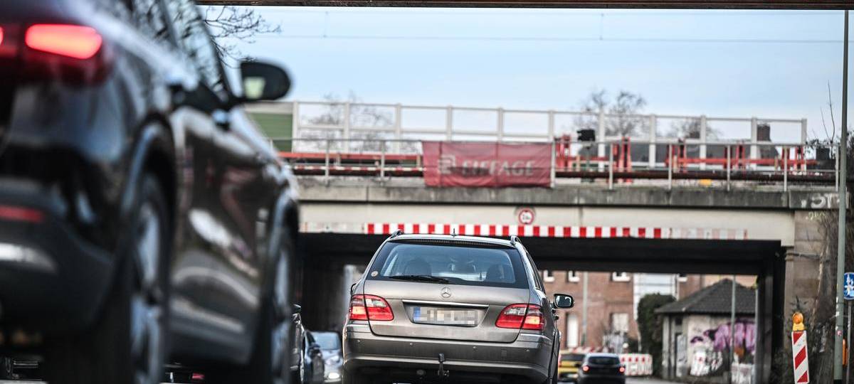 B8-Baustelle: LKW-Ärger in Dinslaken dauert an