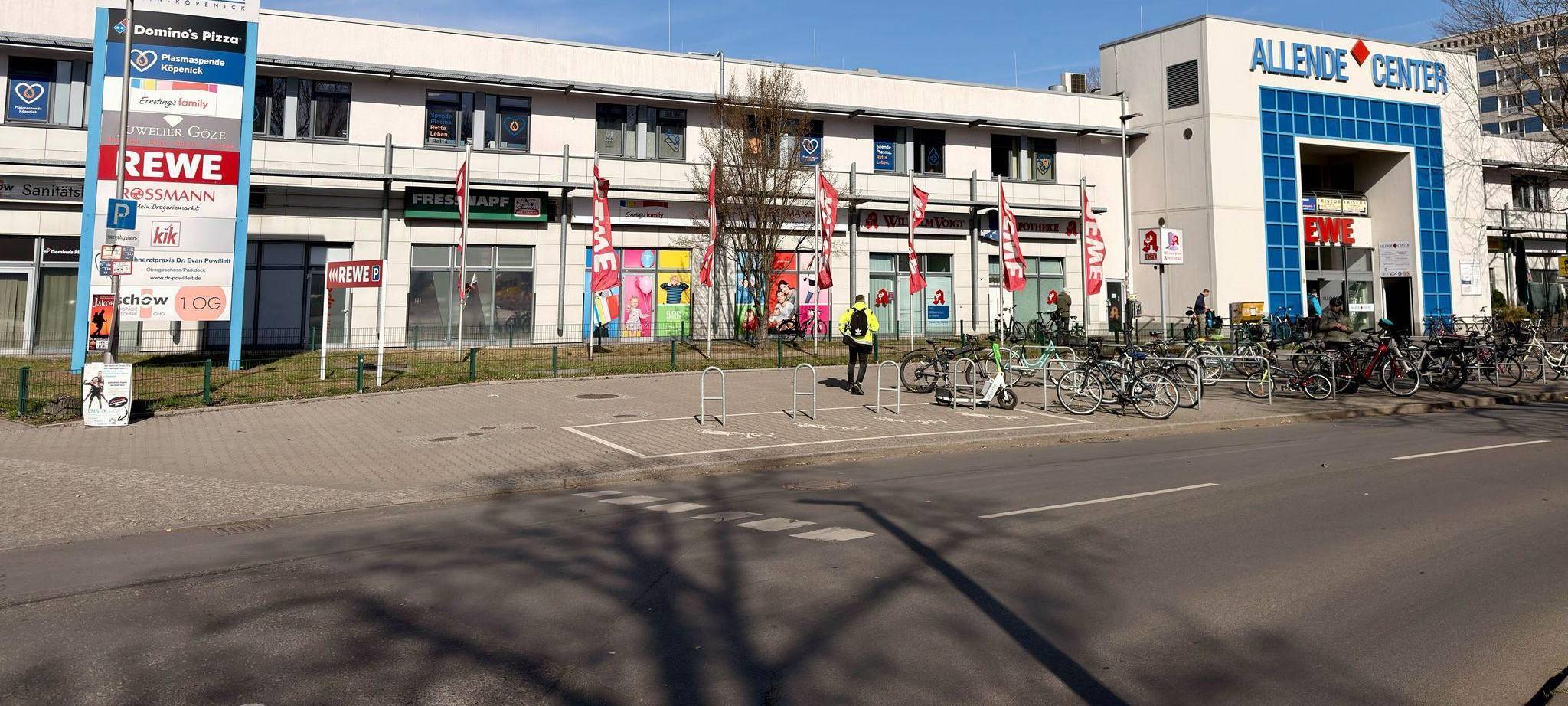 Wildschwein in Einkaufszentrum in Berlin-Köpenick