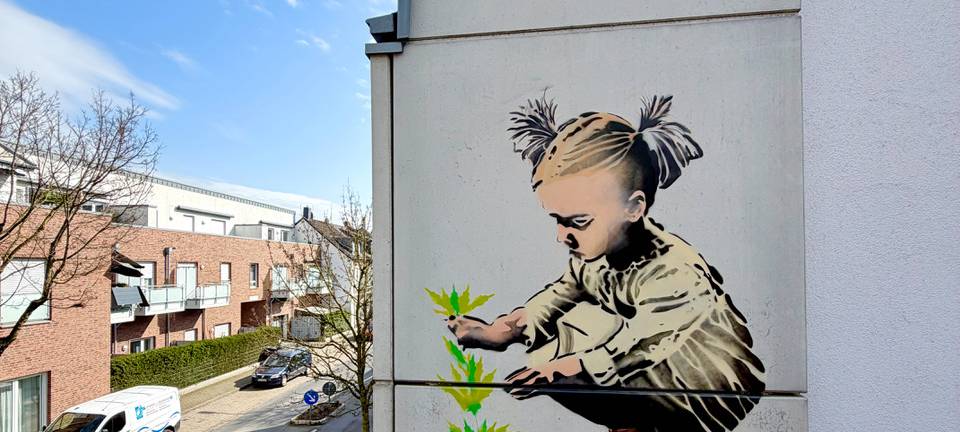 Bananensprayer gestaltet Hauswand in Kevelaer