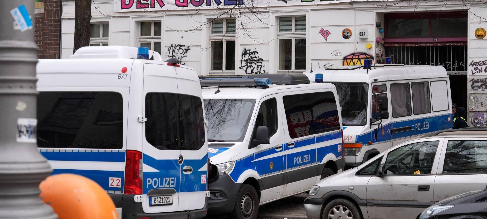 Razzia nach Anschlag auf Strommast im September in Berlin