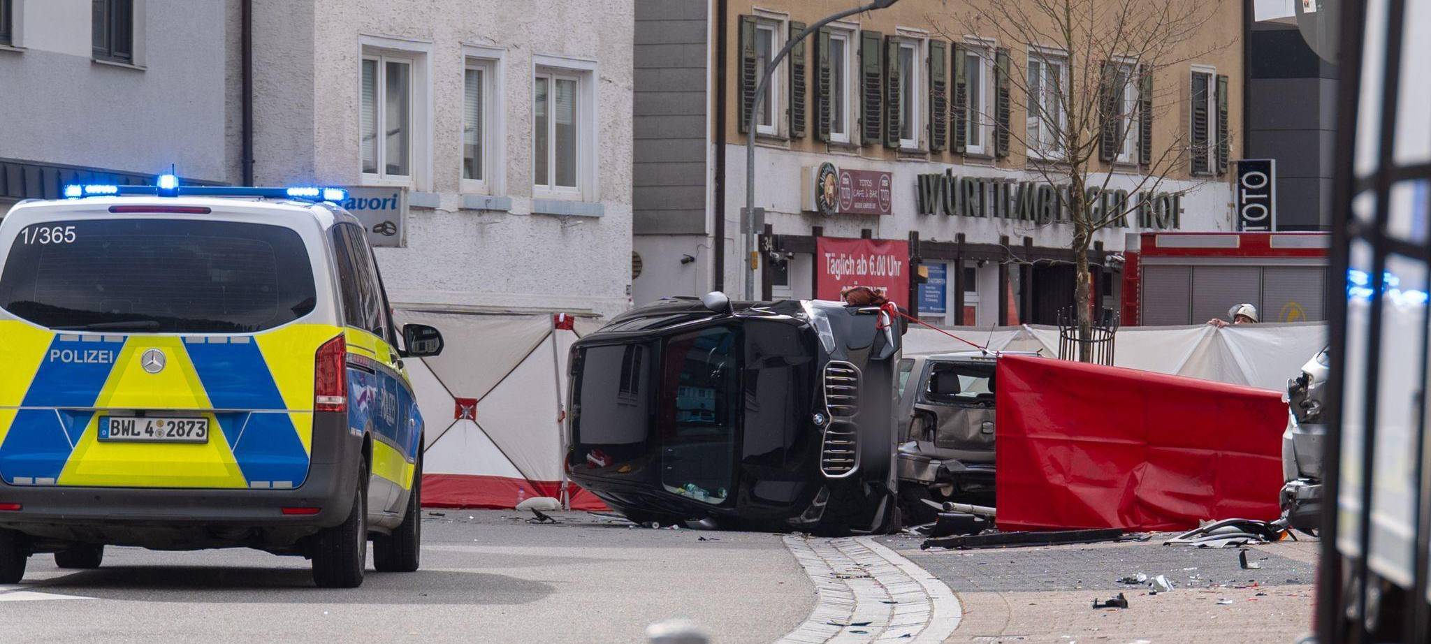 Lastwagen erfasst Mutter und Kind - beide tot