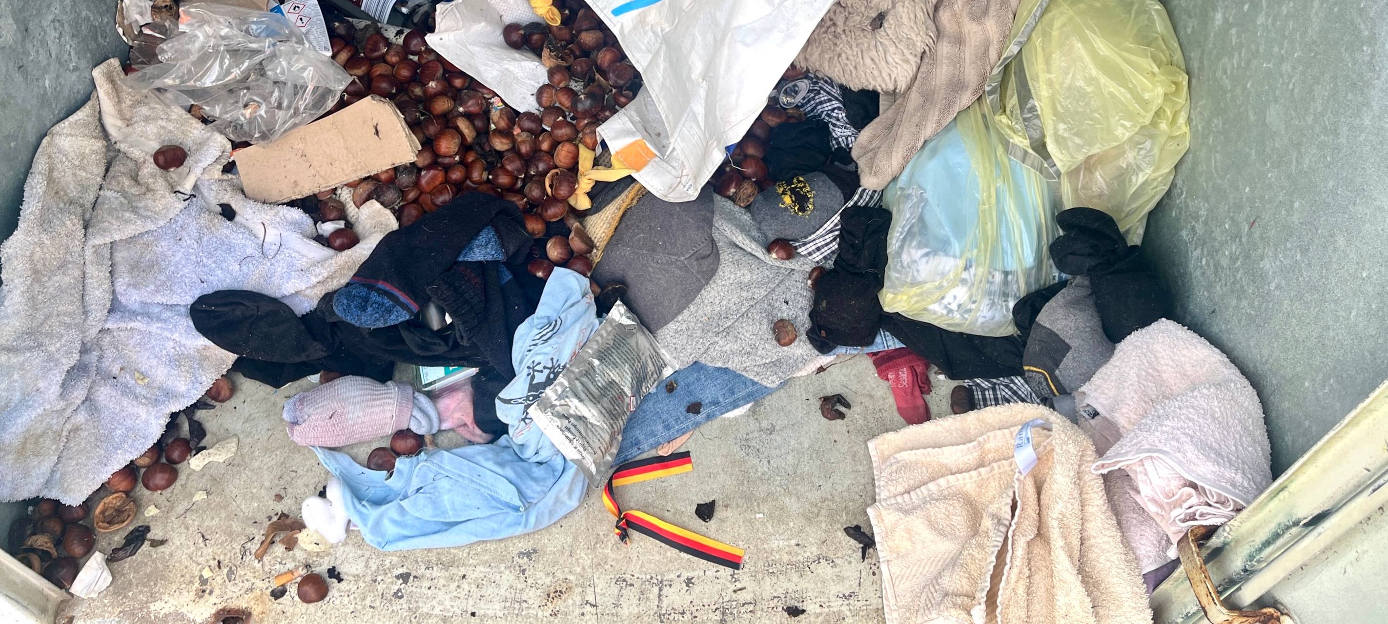 Rheinberg zieht Altkleidercontainer an der Gathstraße ab