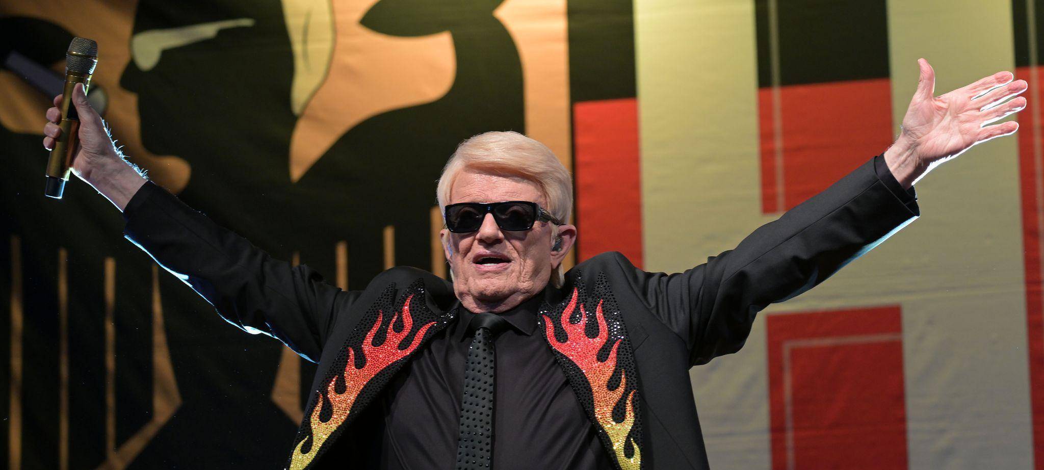 Konzert des Sängers Heino aus Solidarität mit Feuerwehrmann