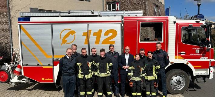 Das Team der Lehrfeuerwache samt Bürgermeister Panke