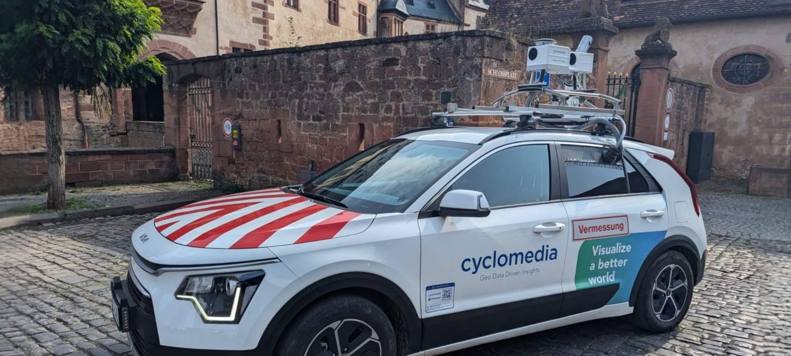 Spezialauto macht 360-Grad-Aufnahmen von Kamp-Lintfort