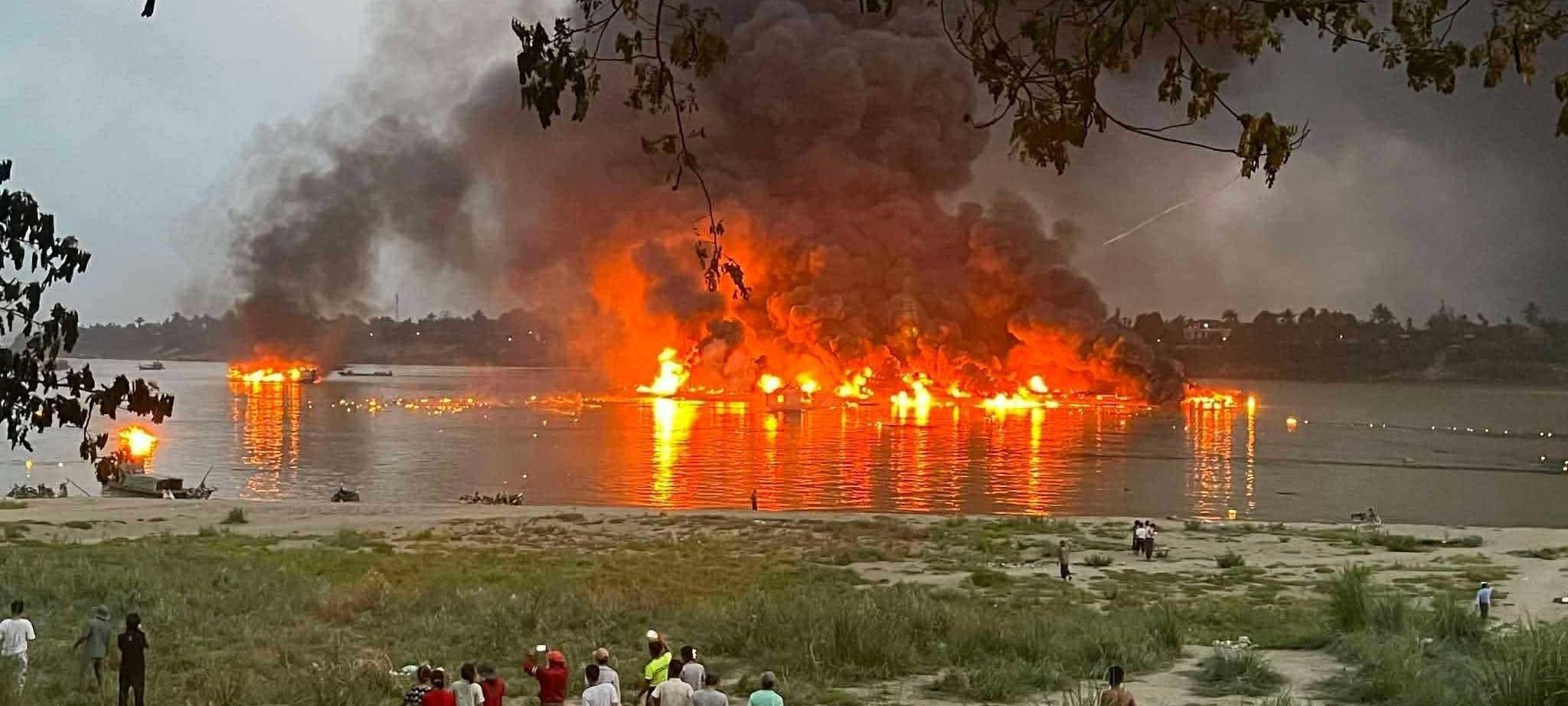Großfeuer in Hafen in Myanmar