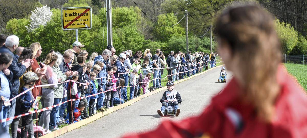 Bobby-Car-Rennen am Brömmenkamp in Hünxe