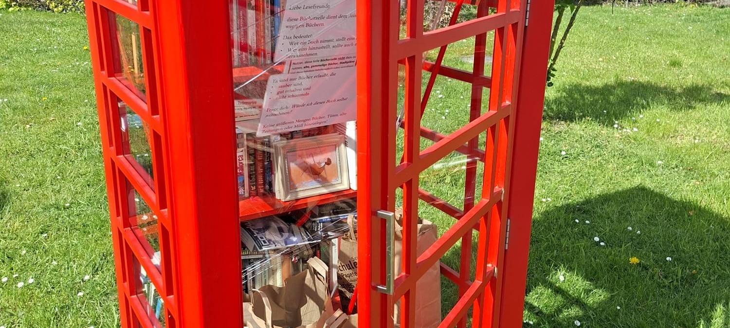 Büchertelefonzelle in Lackhausen durch Vandalismus zerstört