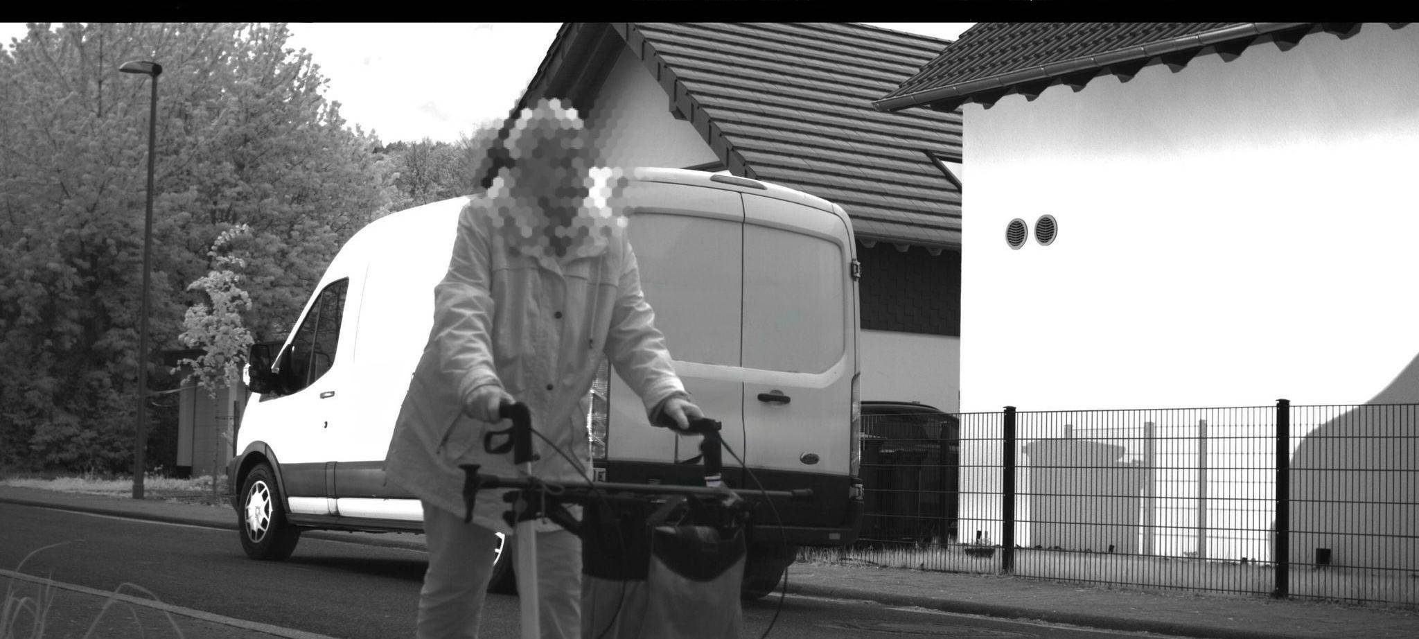 Frau mit Rollator von Polizei geblitzt