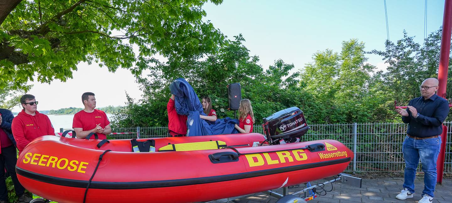 Neues Boot für die DLRG Dinslaken nach Motordiebstahl