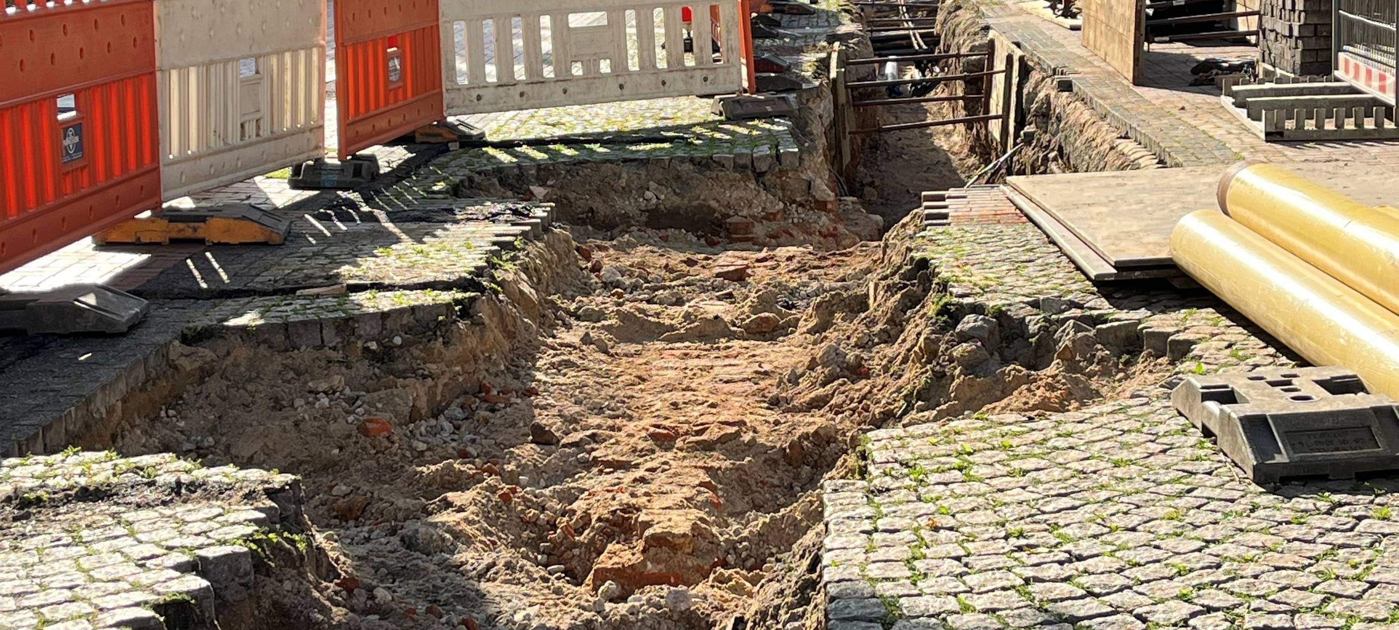Bastionsmauer bei Tiefbauarbeiten in Moers aufgetaucht