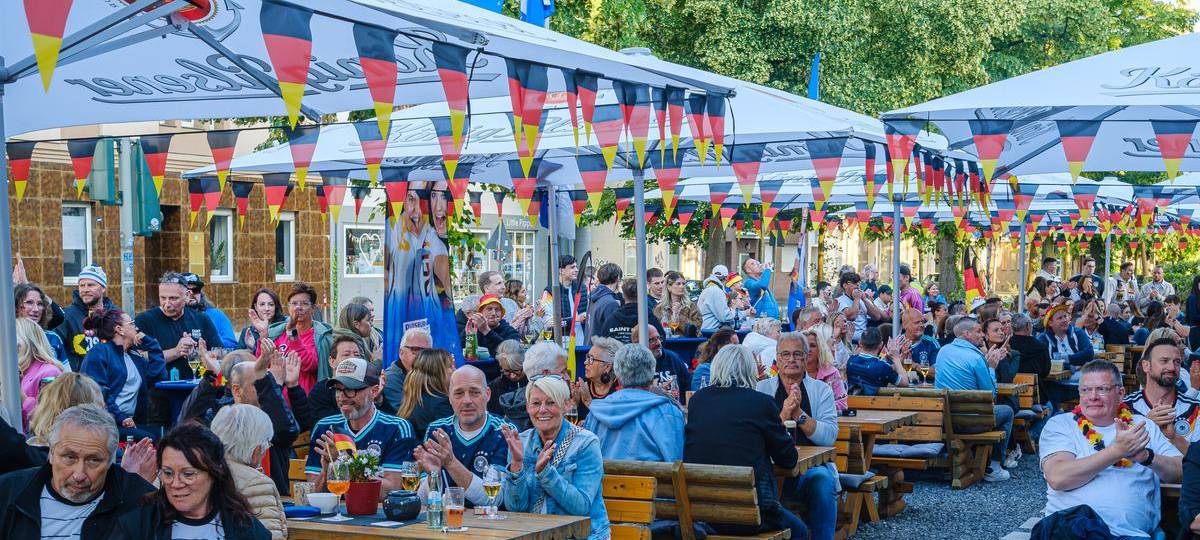Trikot mit NS-Anspielung bei Public Viewing in Duisburg