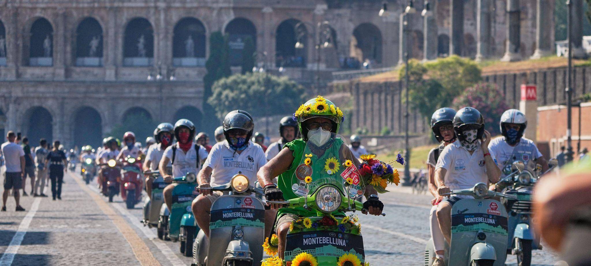 Vespa-Parade in Rom