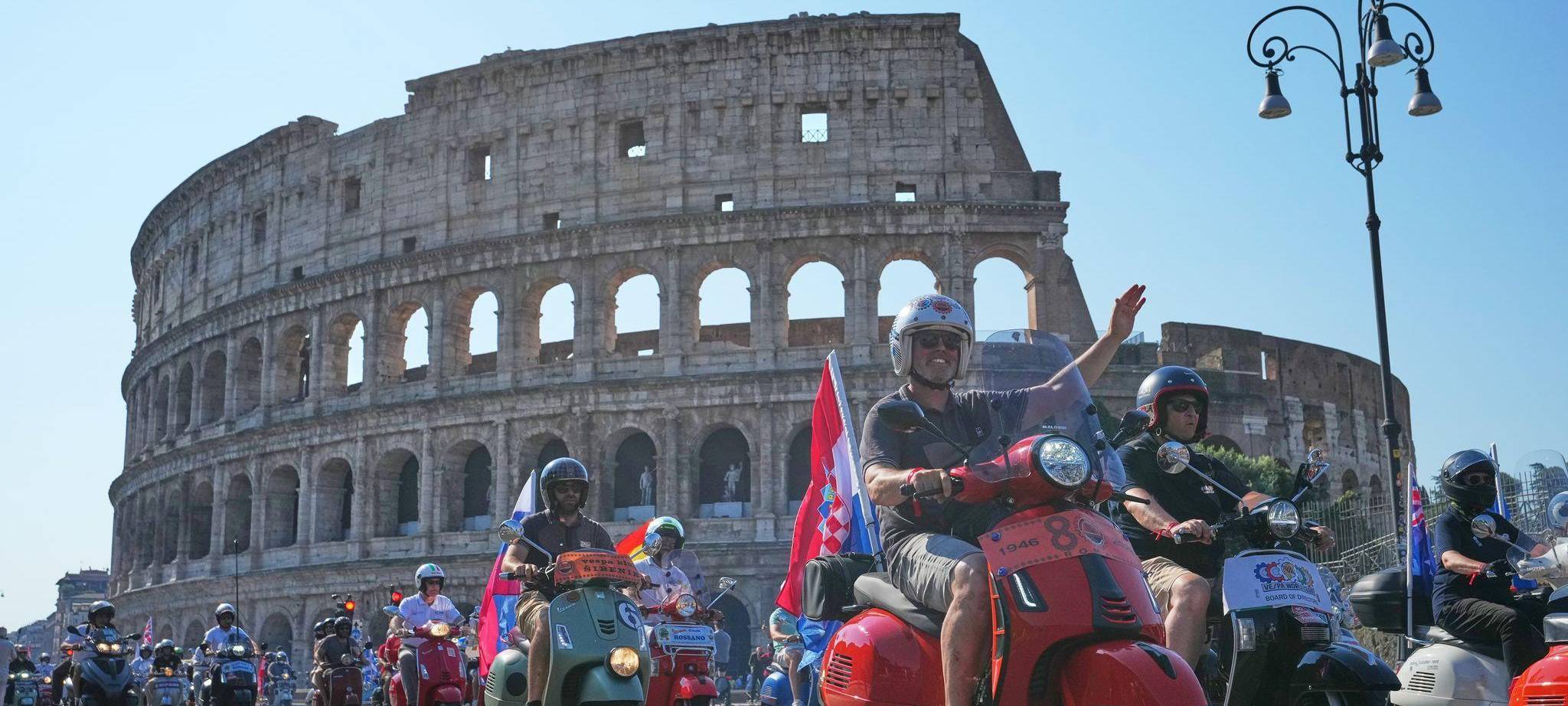 Vespa-Parade in Rom