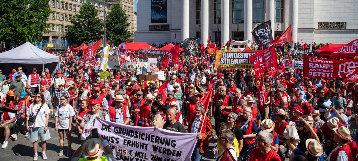 3000 Demonstranten bei "Ruhrpott Rebellion" in Duisburg