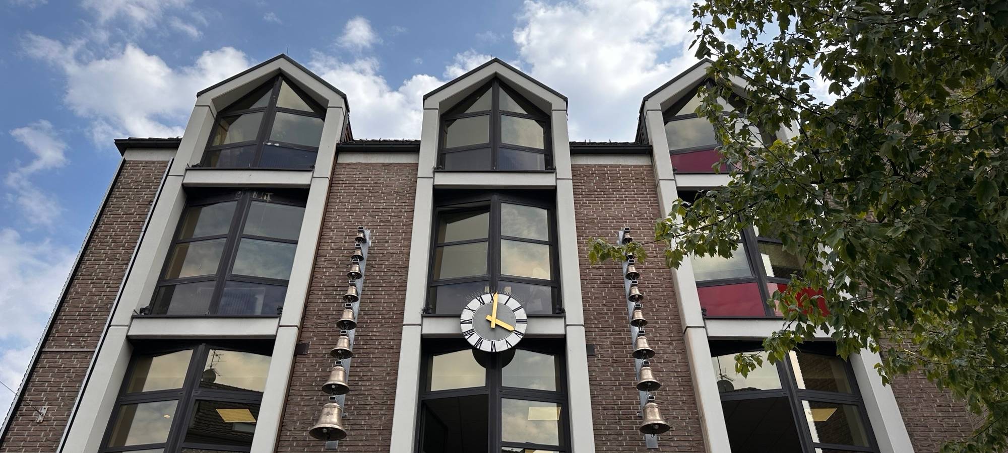 Dinslakener Glockenspiel erklingt heute an neuem Ort