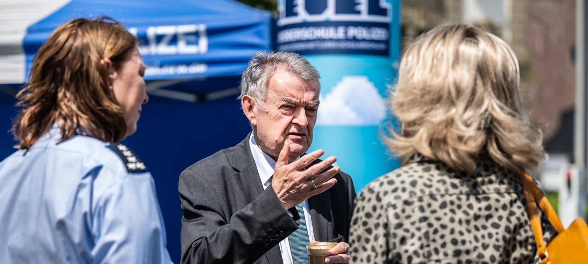 Reul ist heute bei "Coffee with a cop" in Kevelaer