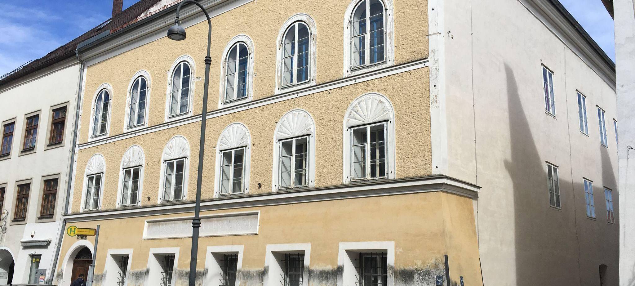 Adolf Hitlers Geburtshaus vor dem Umbau