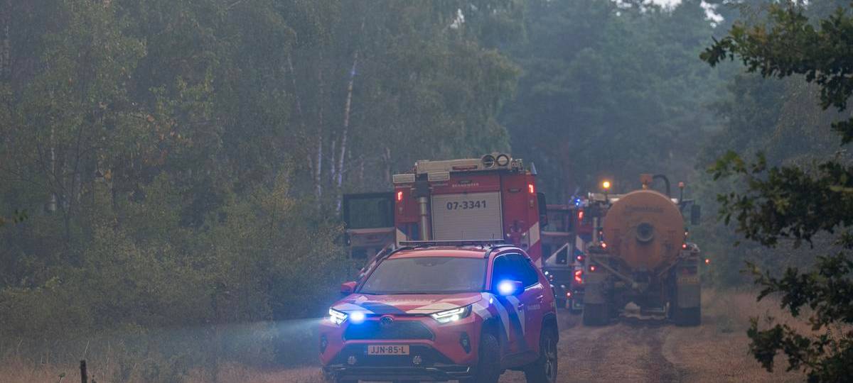 Großbrand in den Niederlanden schwelt kontrolliert weiter