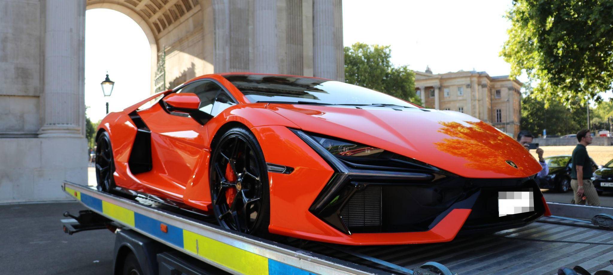 Londoner Polizei beschlagnahmt Dutzende Luxusautos