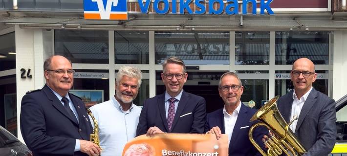 Auf dem Bild von links nach rechts: stellv. Abteilungsleiter Polizei der KPB Wesel, Polizeidirektor Wolfgang Tühl/ Scott Lawton, Dirigent des Landespolizeiorchesters NRW/ Landrat Ingo Brohl, Leiter der KPB Wesel und Schirmherr des Konzertes/ Guido Lohmann, Vorstandsvorsitzender der Volksbank Niederrhein/ Dr. Kai Gerhard Steinbrich, Vorstandsvorsitzender der ENNI Energie & Umwelt Niederrhein GmbH Copyright: KPB Wesel, Pressestelle