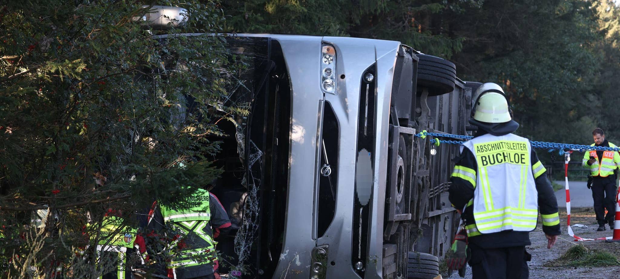 Schwerer Busunfall auf der A96 - Tote und Verletzte