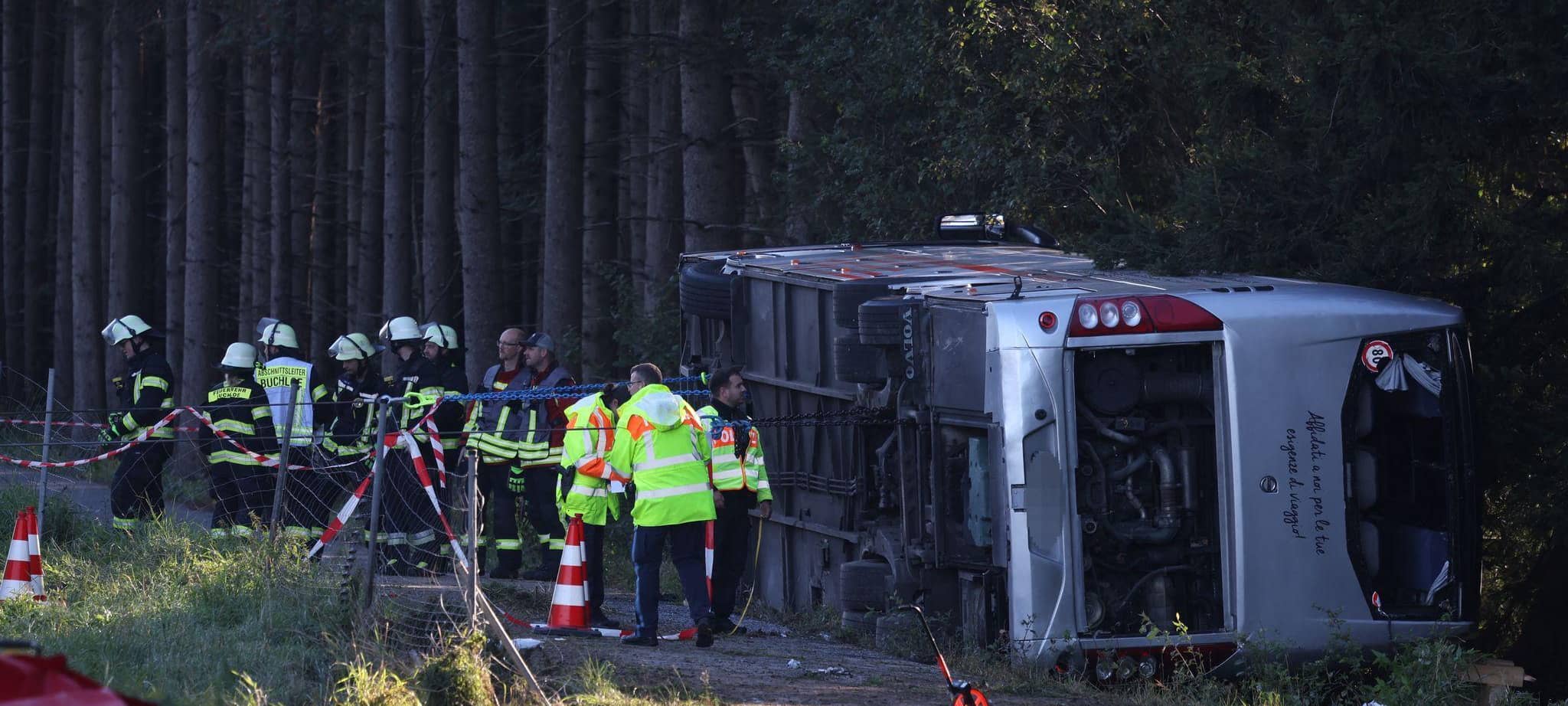 Schwerer Busunfall auf der A96 - Tote und Verletzte
