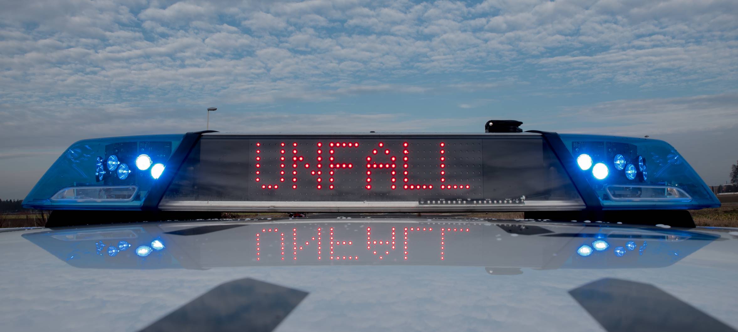 Auto beim Abbiegen übersehen - Unfall mit vier Verletzten in Dinslaken