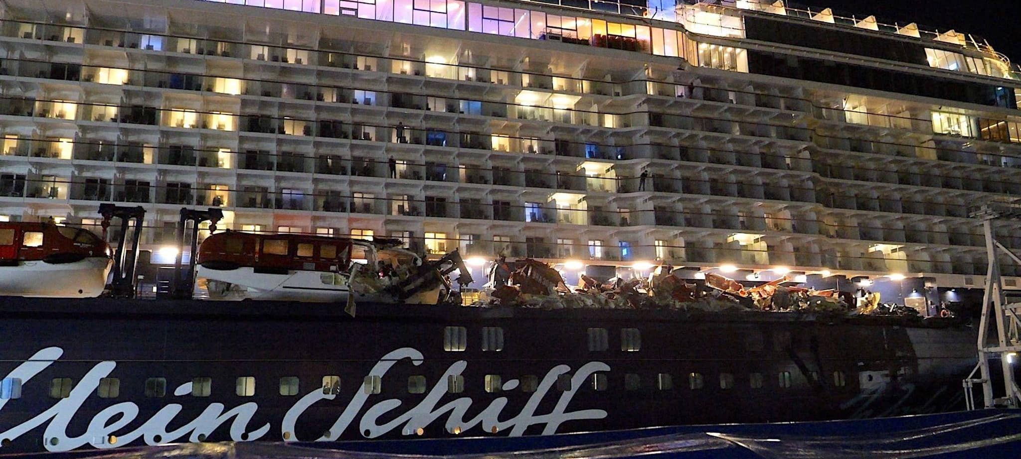 Kreuzfahrtschiff stößt mit Containerschiff zusammen
