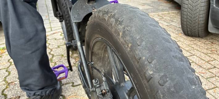 Foto Polizei: Abgefahrene Reifen Fatbike