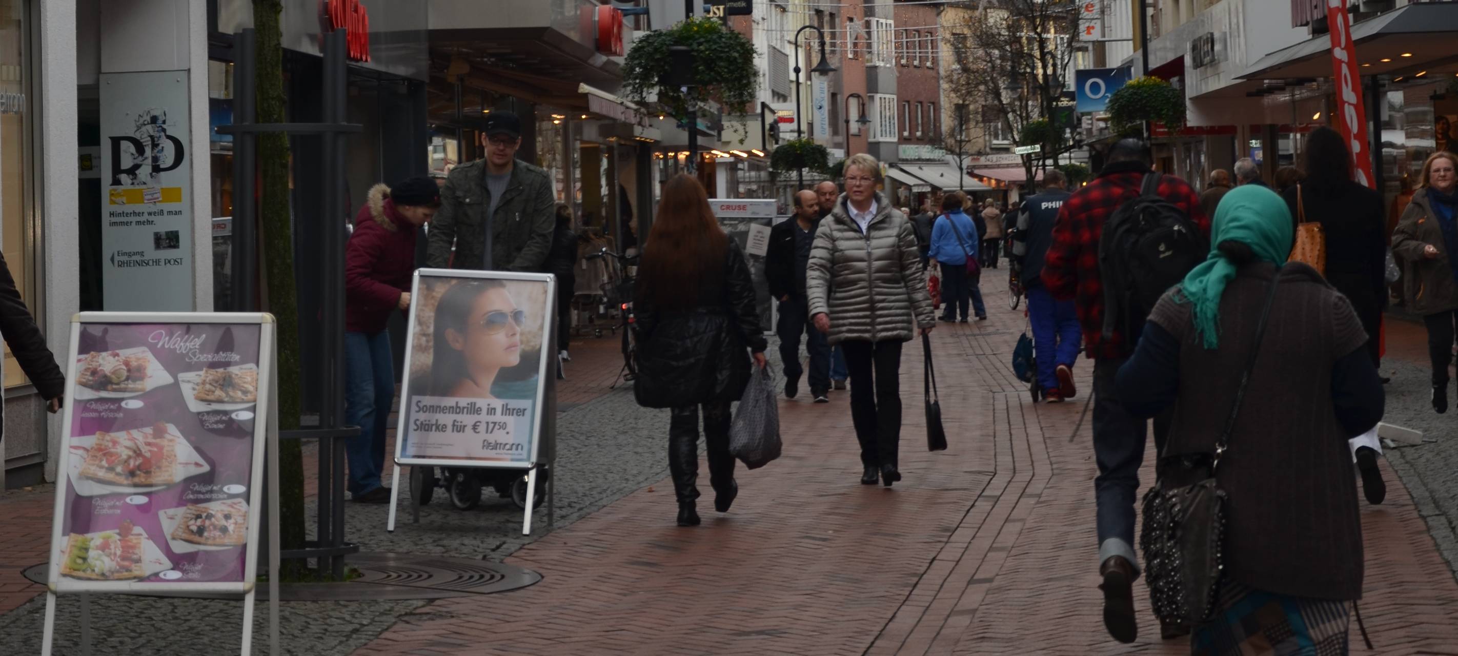 Fußgängerzone/ Einkaufsstraße in Dinslaken (Neustraße).