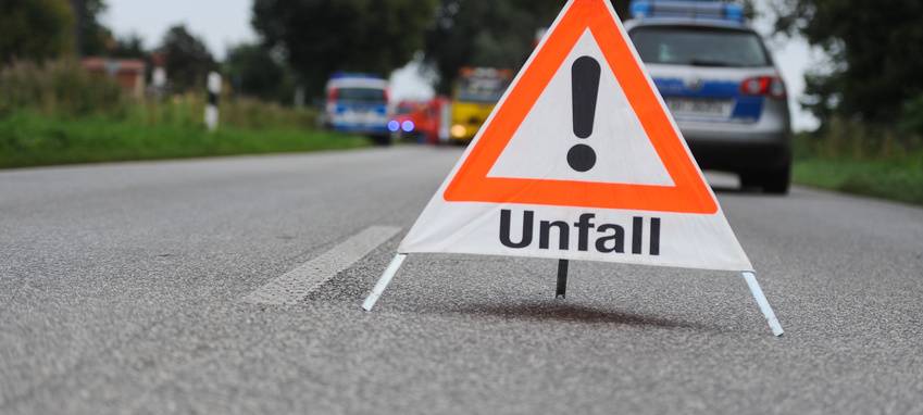 Verdacht auf illegales Autorennen nach Unfall in Krefeld