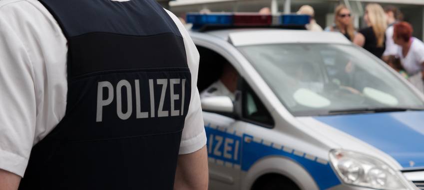 Menschen gingen gegen Impfpflicht in Moers auf die Straße