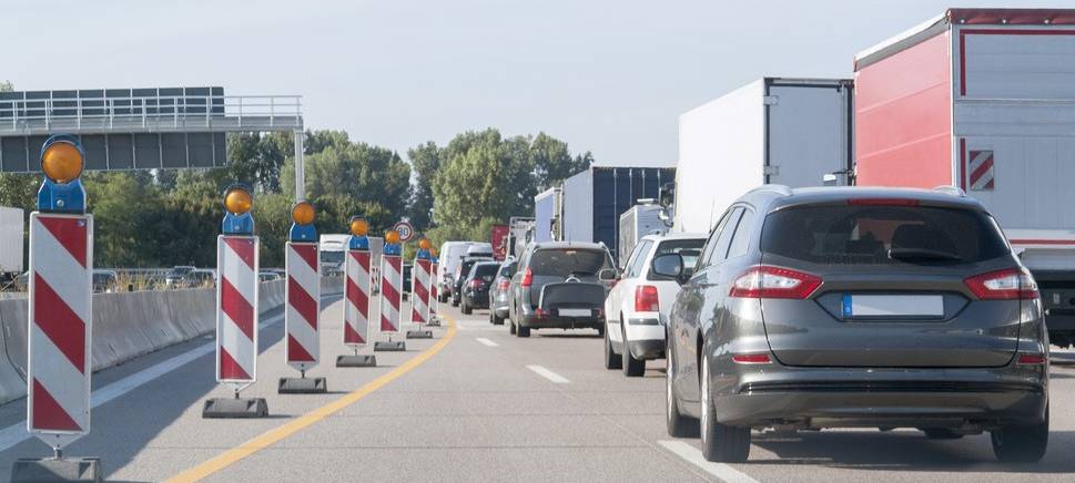 Spalt am Brückenübergang: A59 Richtung Dinslaken wieder frei