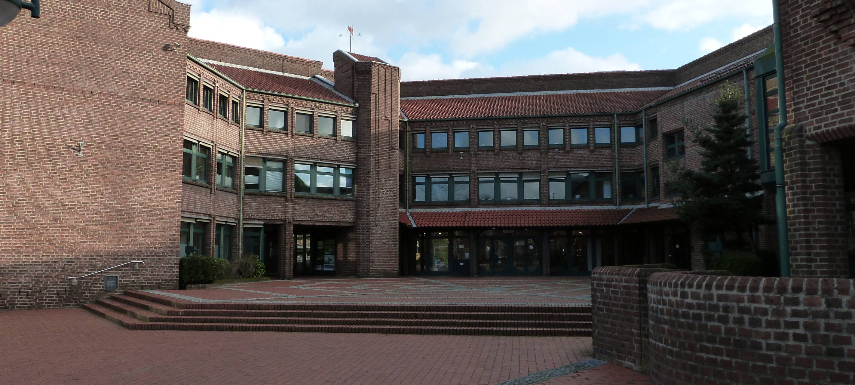 Eingang vom Hamminkelner Rathaus