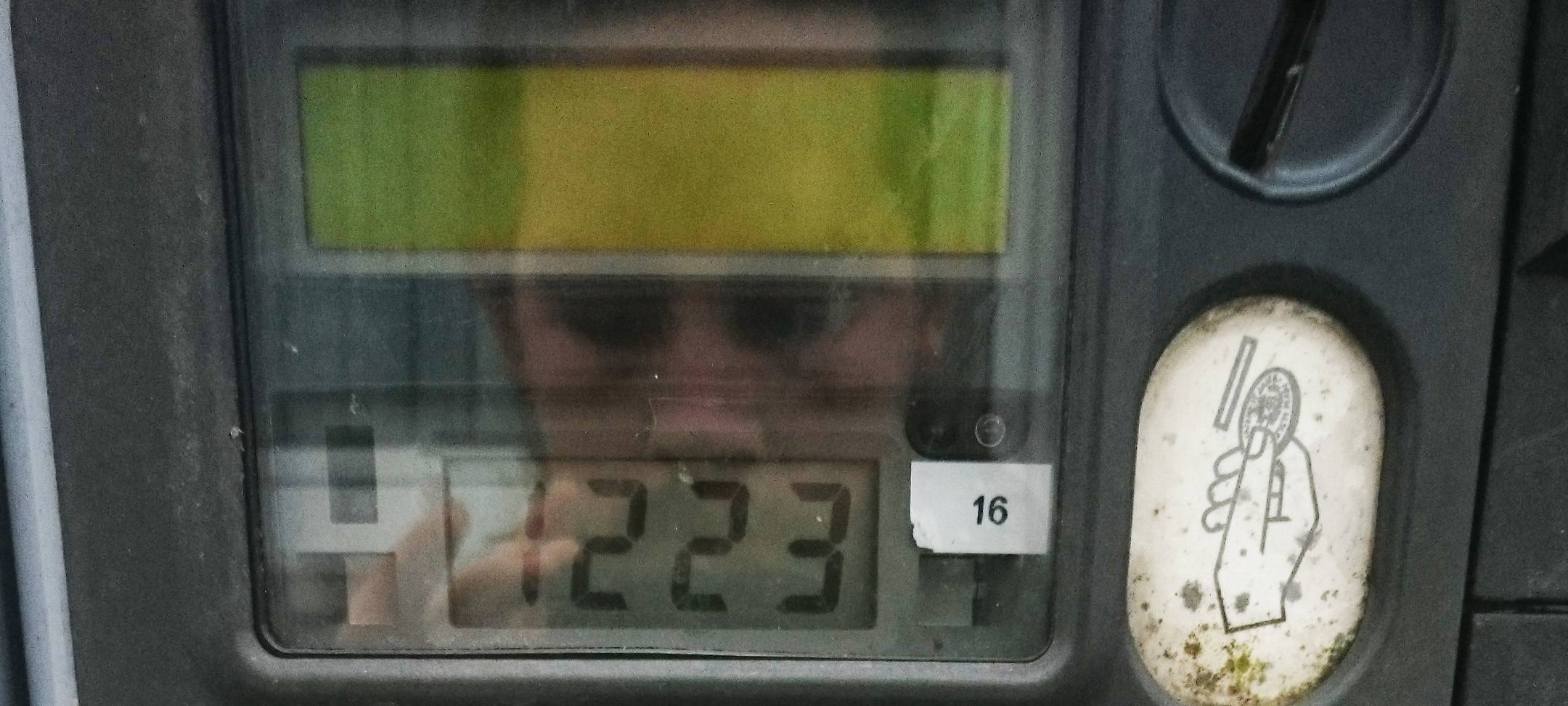 Dieser Parkautomat steht in Dinslaken.