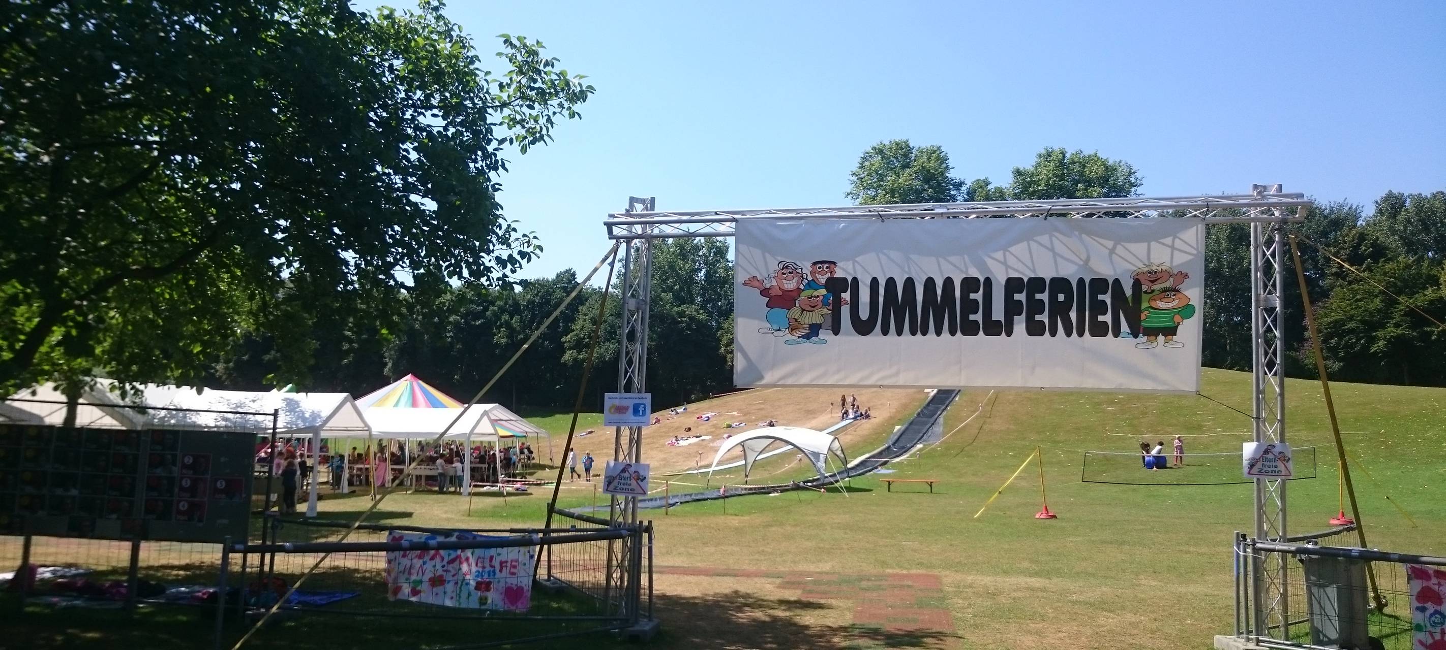 Tummelferien Eingang Schlosspark Moers