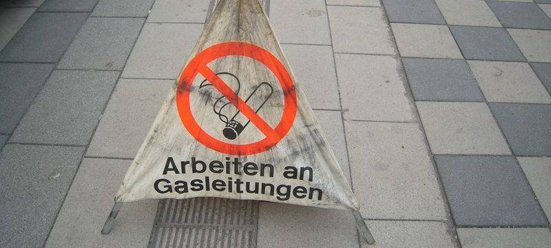 Gasleitung in Moers undicht - Reparaturarbeiten an Klever Straße