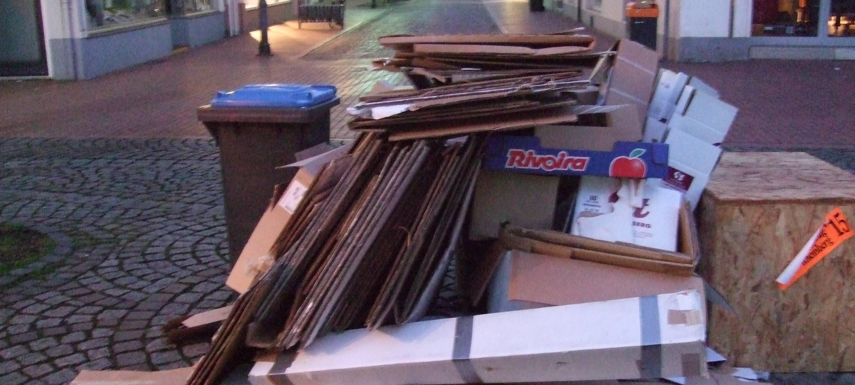 ENNI nimmt Pappkartons außerhalb der Tonne nicht mit