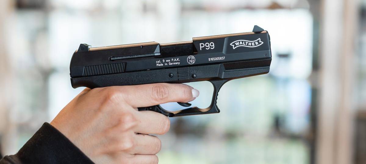 Der Nachbau der Polizeidienstwaffe "Walter P 99" ist mit einem kleinen Waffenschein erhältlich.