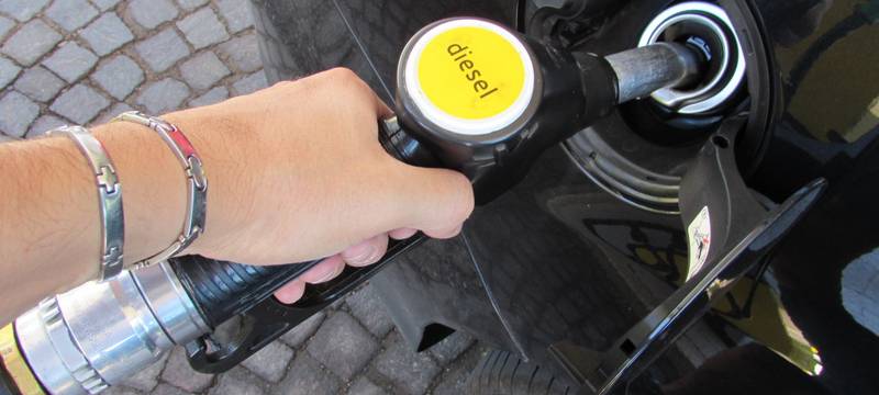 Tankfehler: Auto geht an Moerser Tankstelle in Flammen auf